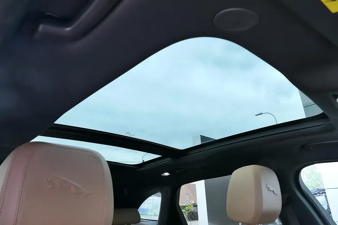 Jaguar F-Pace P400e 4x4 S - Thumbnail 9