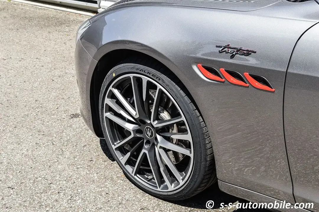 Maserati Quattroporte V8 Trofeo - Thumbnail 10