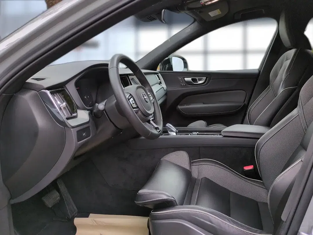 Volvo XC60 Plus Dark - Thumbnail 10