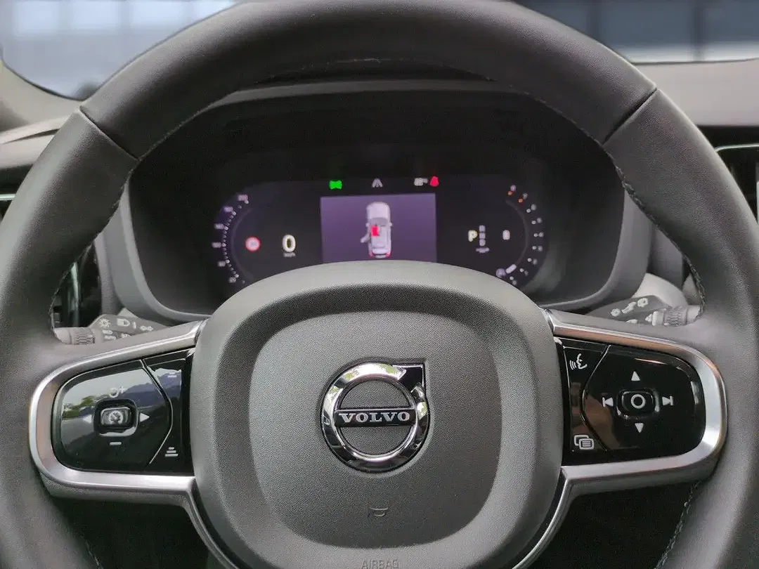 Volvo XC60 Plus Dark - Thumbnail 12