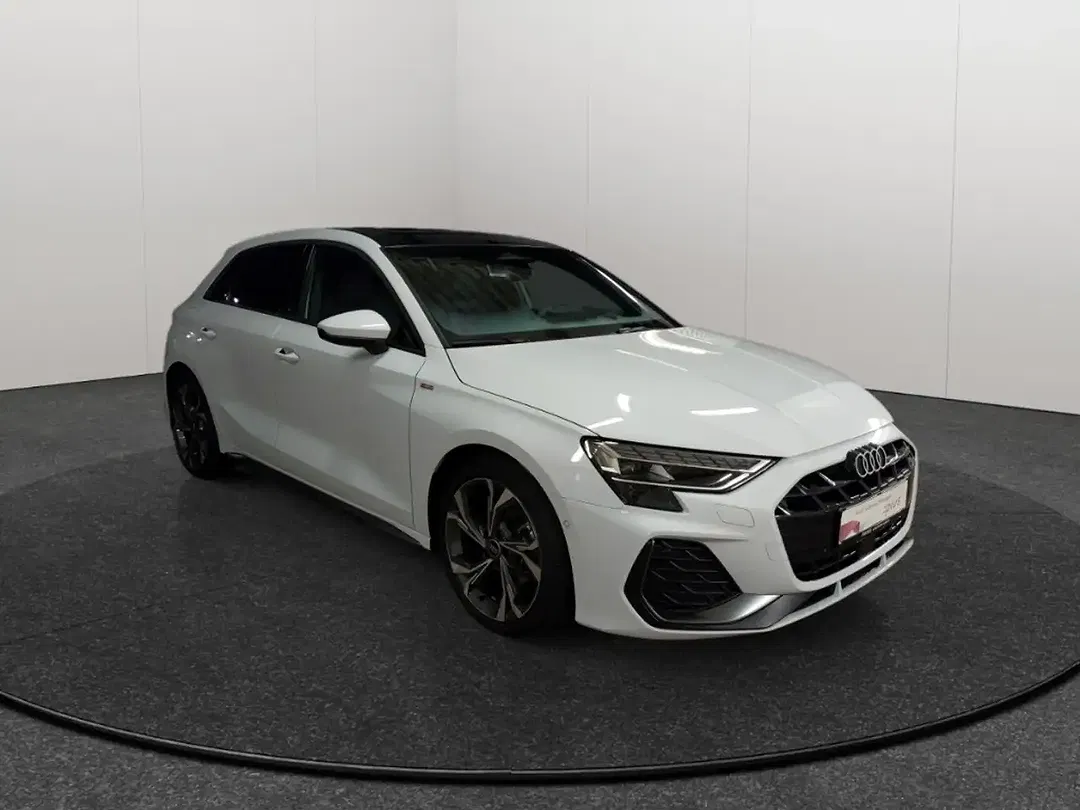 Audi A3 TFSI S tronic Matrix LED Sportback S line - foto 2