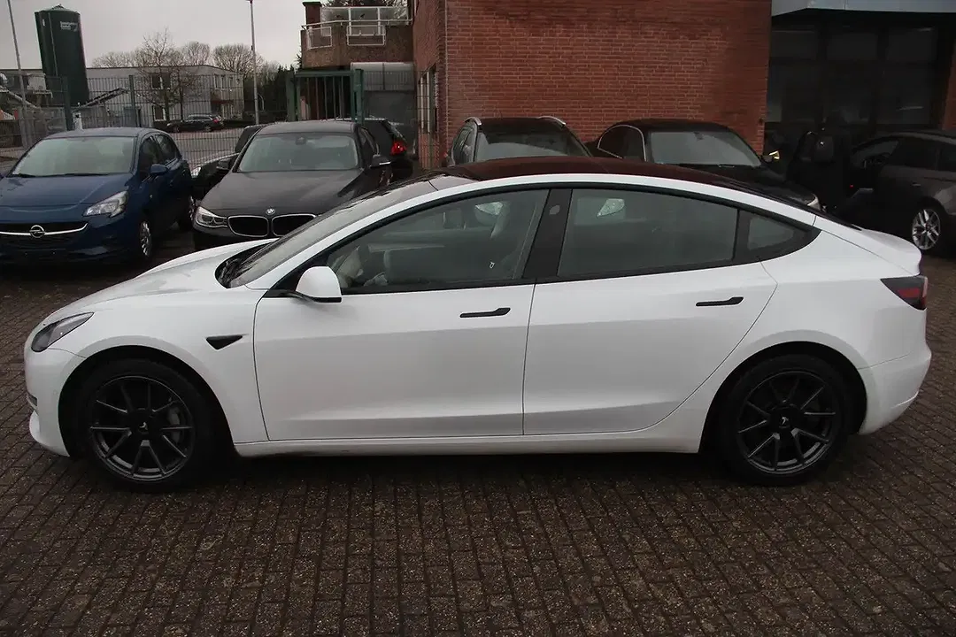 Tesla Model 3 AWD Dual Motor Long Range - Thumbnail 3