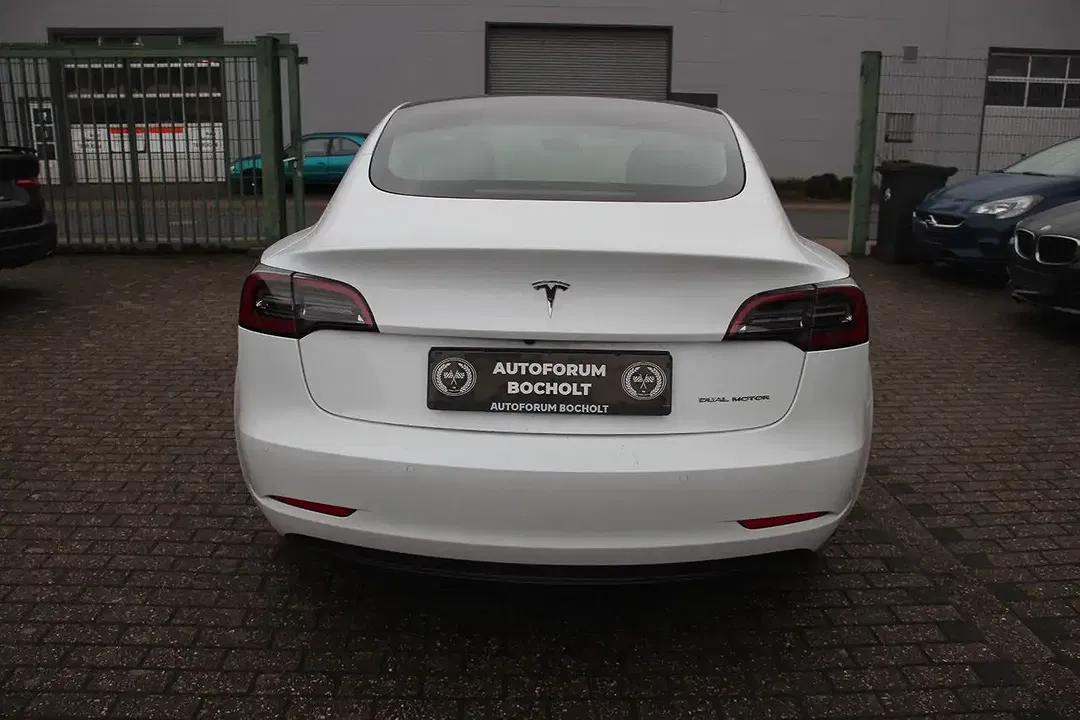 Tesla Model 3 AWD Dual Motor Long Range - Thumbnail 5