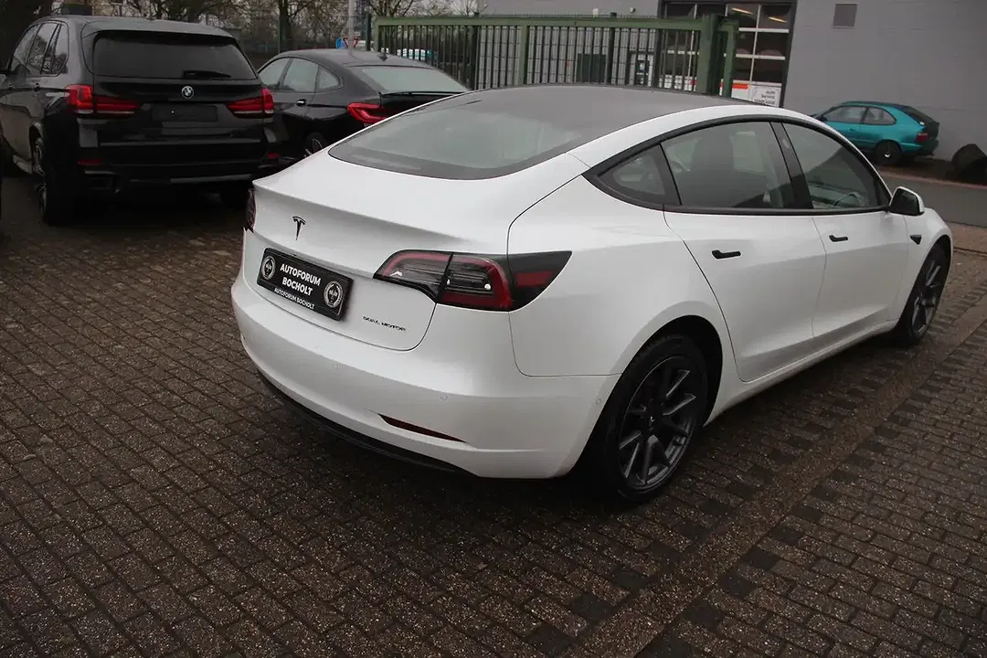 Tesla Model 3 AWD Dual Motor Long Range - Thumbnail 6
