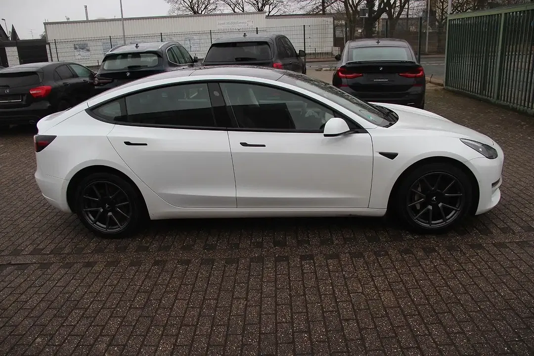 Tesla Model 3 AWD Dual Motor Long Range - Thumbnail 7