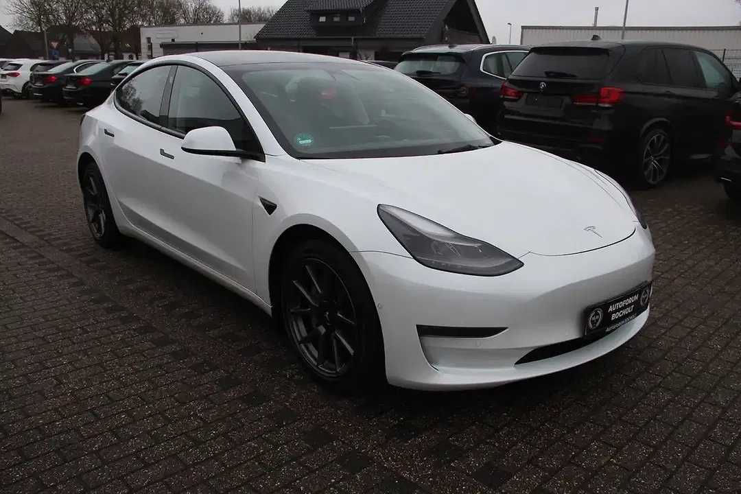 Tesla Model 3 AWD Dual Motor Long Range - Thumbnail 8