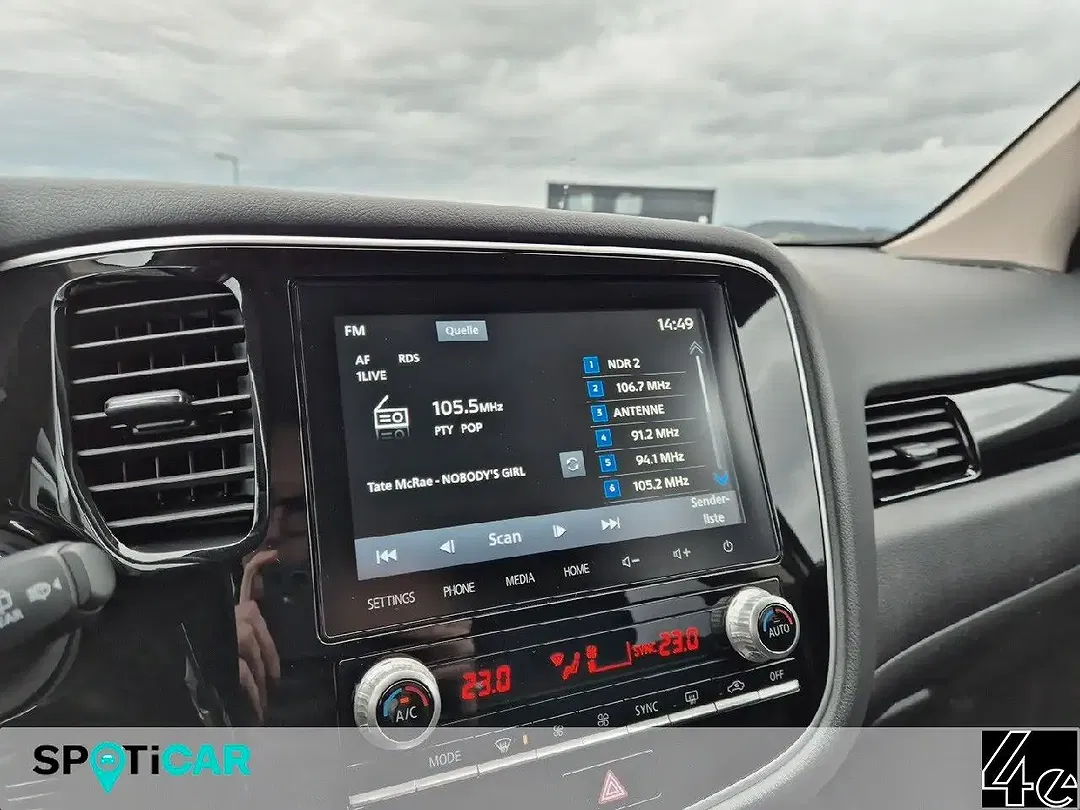 Mitsubishi Outlander PHEV 4WD - Thumbnail 13