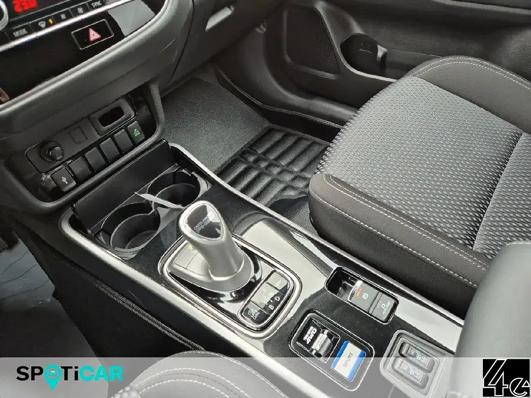 Mitsubishi Outlander PHEV 4WD - foto 15