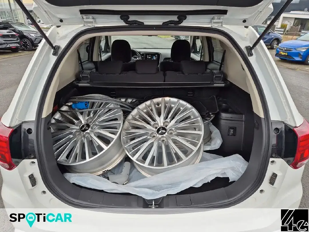 Mitsubishi Outlander PHEV 4WD - Thumbnail 6