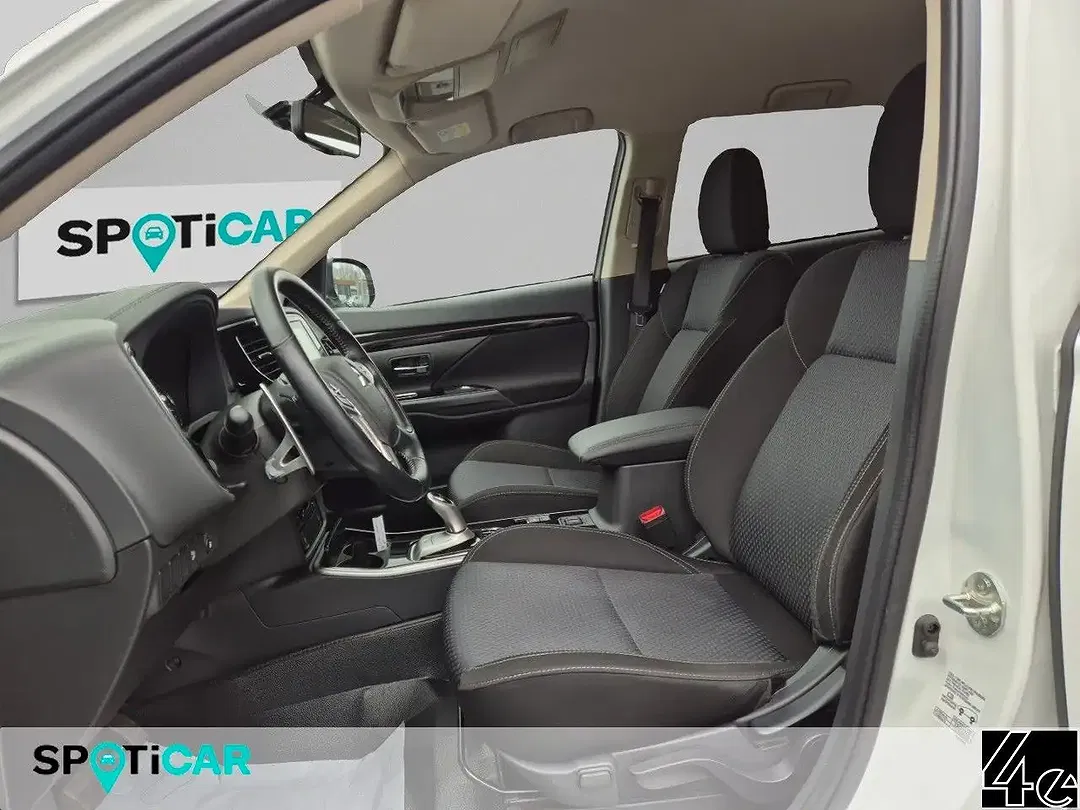 Mitsubishi Outlander PHEV 4WD - Thumbnail 9