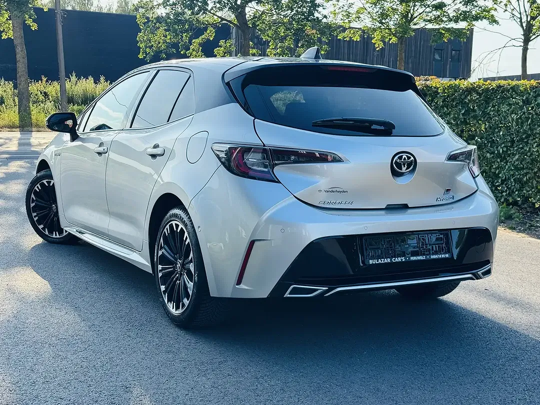 Toyota Corolla Hybrid GR Sport - Thumbnail 4