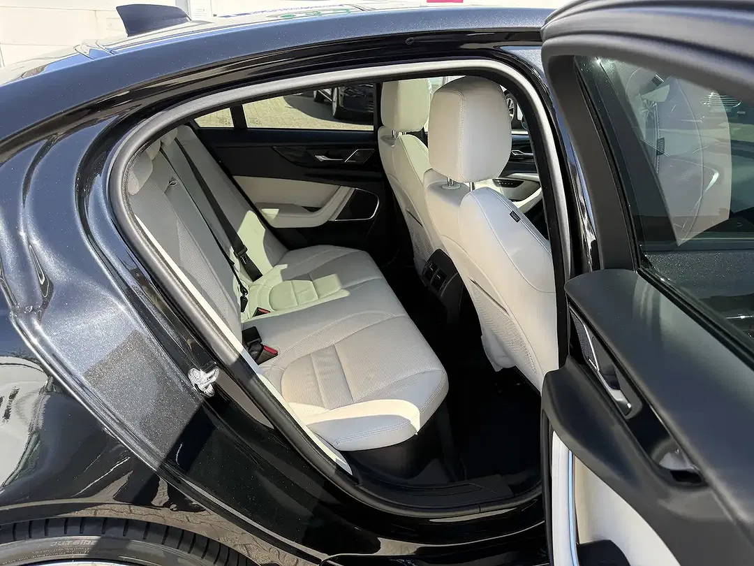 Jaguar XE R-Dynamic Black - Thumbnail 13