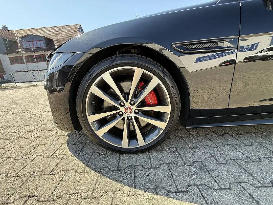 Jaguar XE R-Dynamic Black - foto 15