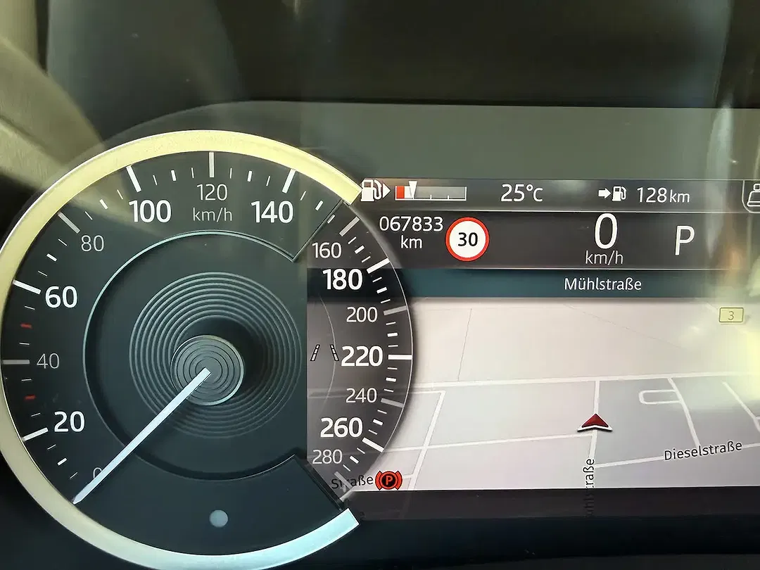 Jaguar XE R-Dynamic Black - Thumbnail 6