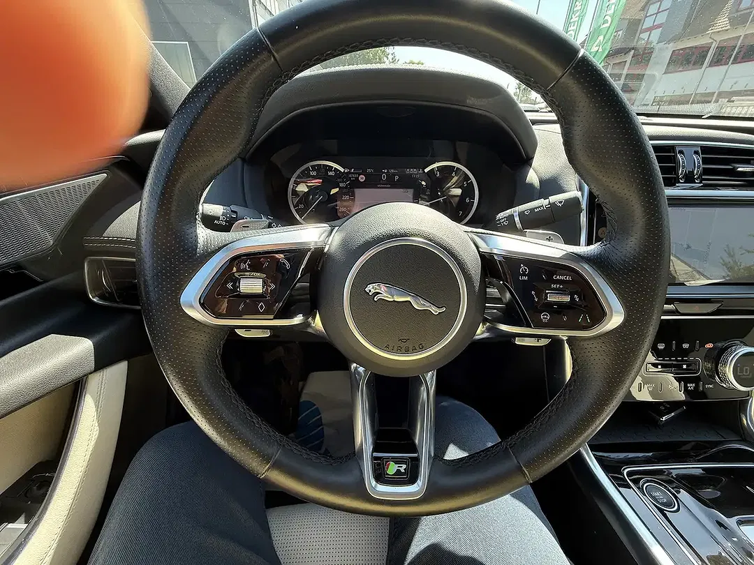 Jaguar XE R-Dynamic Black - Thumbnail 7