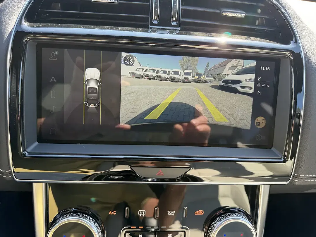Jaguar XE R-Dynamic Black - Thumbnail 9
