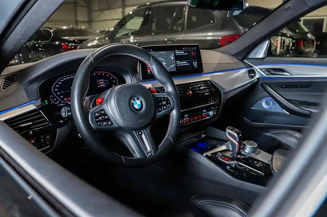 BMW M5 - Thumbnail 6