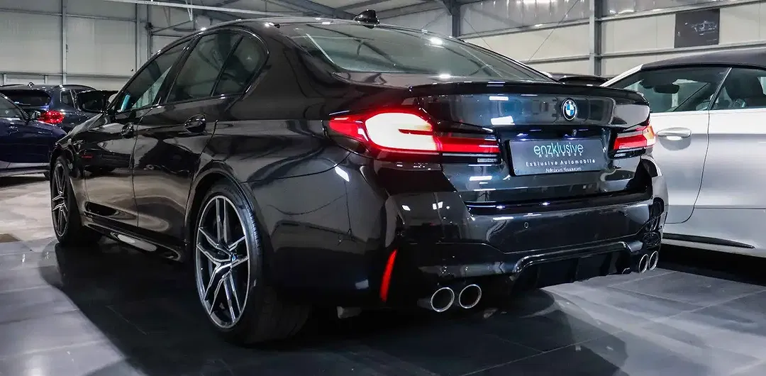 BMW M5 - Thumbnail 4