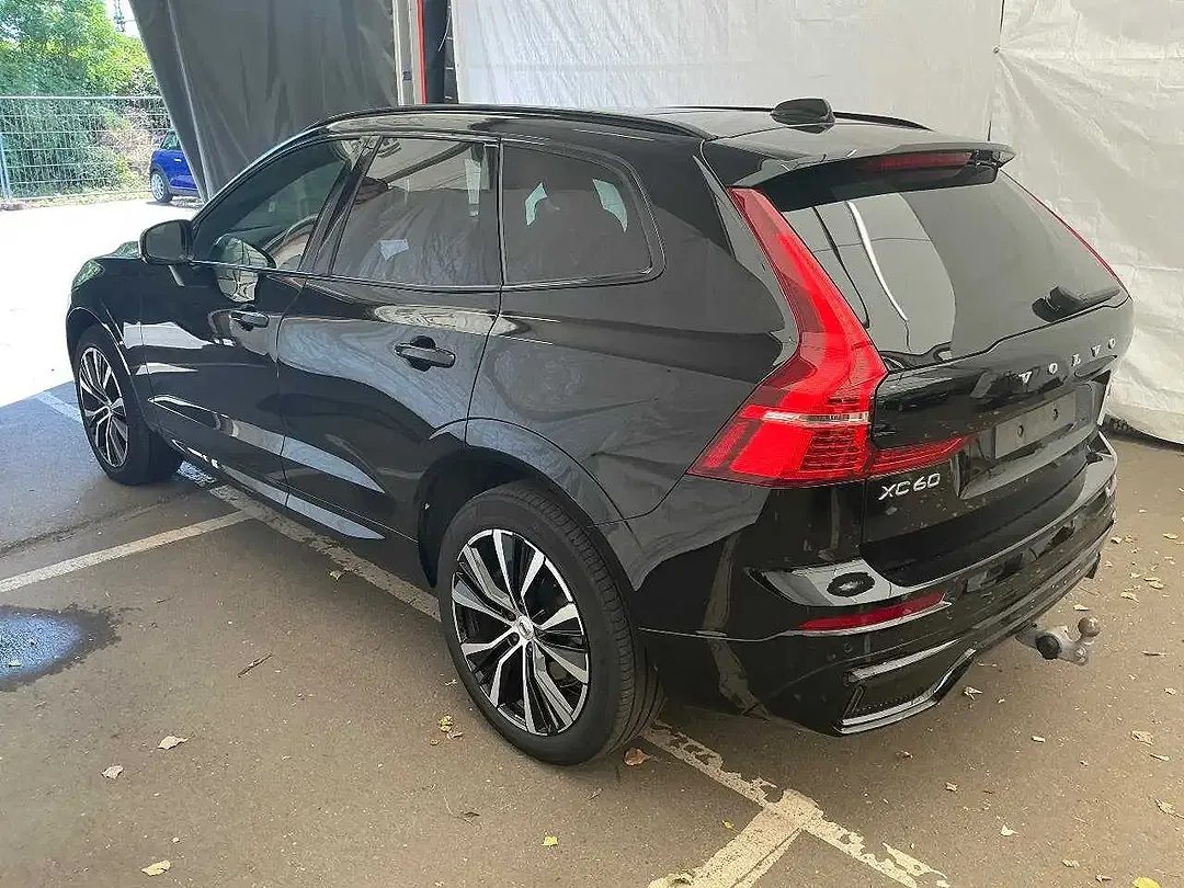 Volvo XC60 B4 AWD Ultimate Dark - Thumbnail 3