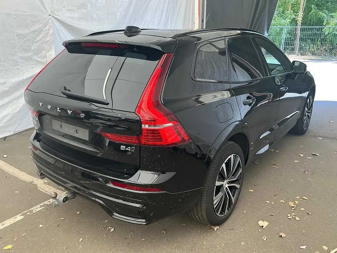 Volvo XC60 B4 AWD Ultimate Dark - Thumbnail 4