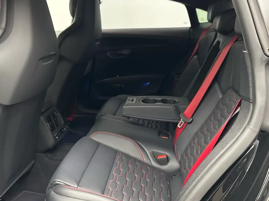 Audi RS e-tron GT quattro performance Matrix LED - Thumbnail 10