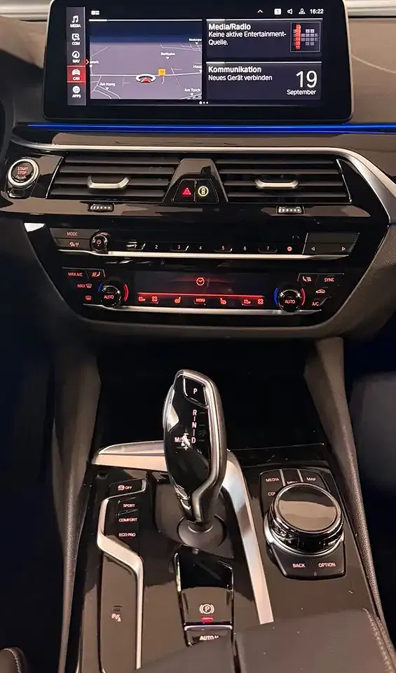 BMW 530 xDrive M Sport - Thumbnail 15