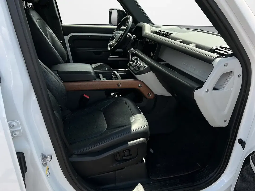 Land Rover Defender D240 110 HSE - Thumbnail 11