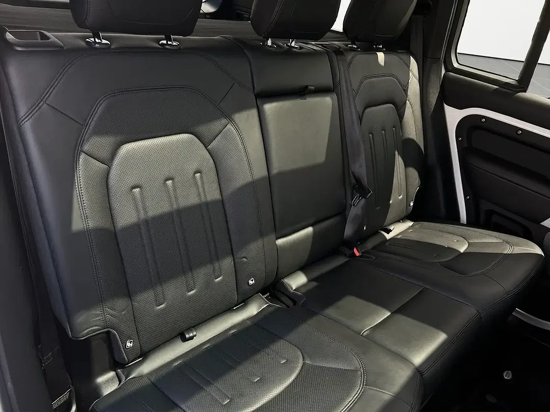 Land Rover Defender D240 110 HSE - Thumbnail 12