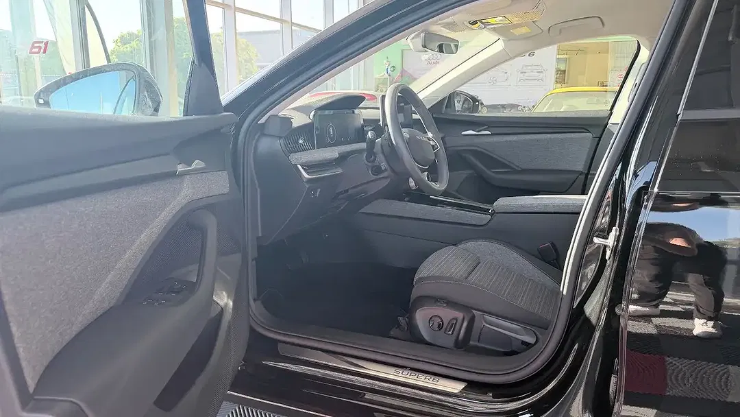 Skoda Superb - Thumbnail 6