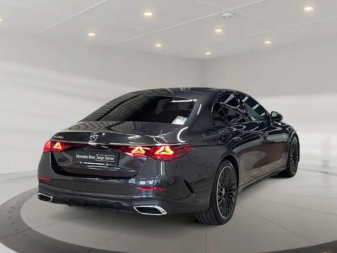 Mercedes-Benz E 220 AMG MBUX Burmester Night - Thumbnail 2