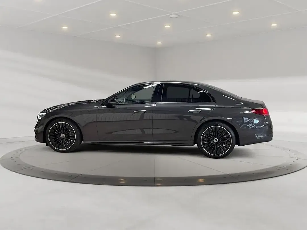 Mercedes-Benz E 220 AMG MBUX Burmester Night - Thumbnail 3