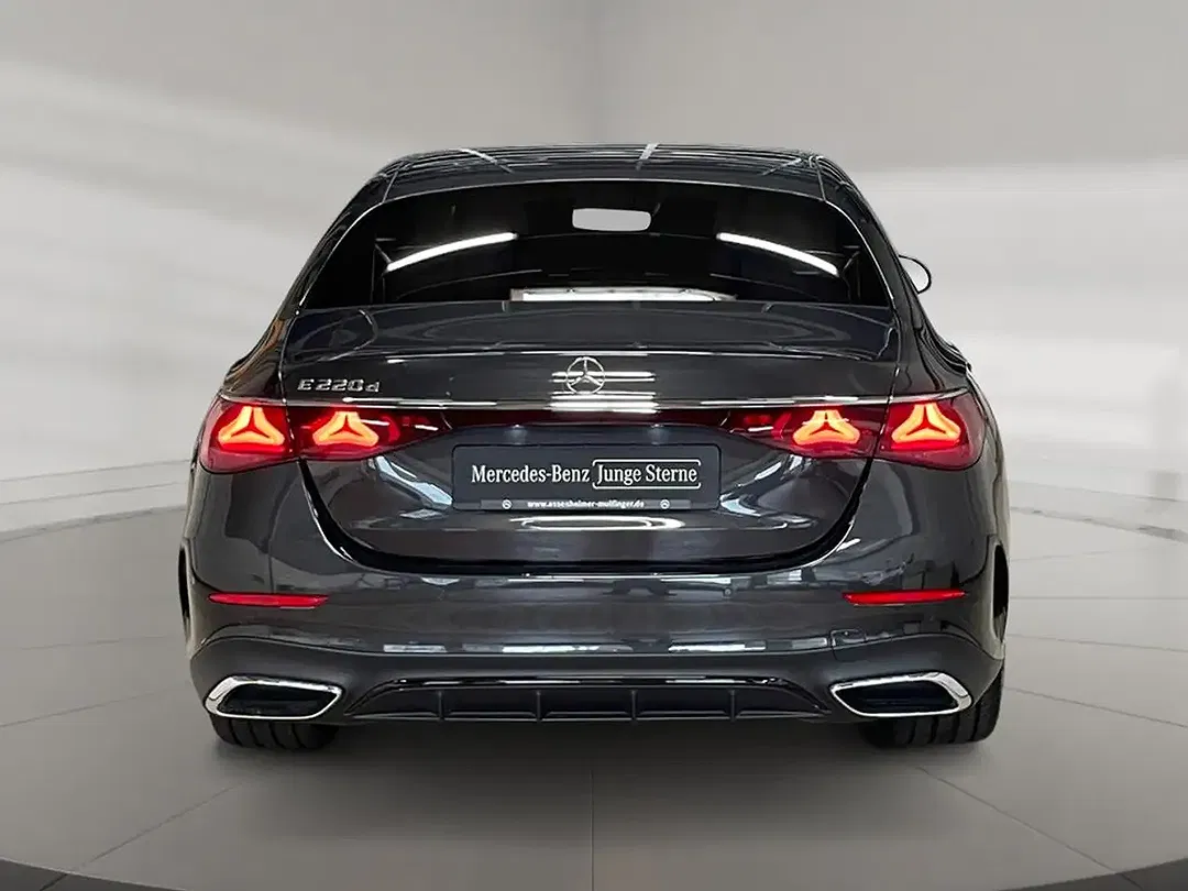 Mercedes-Benz E 220 AMG MBUX Burmester Night - Thumbnail 4