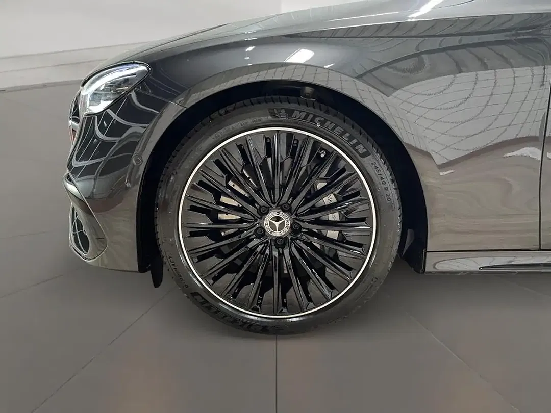 Mercedes-Benz E 220 AMG MBUX Burmester Night - Thumbnail 6
