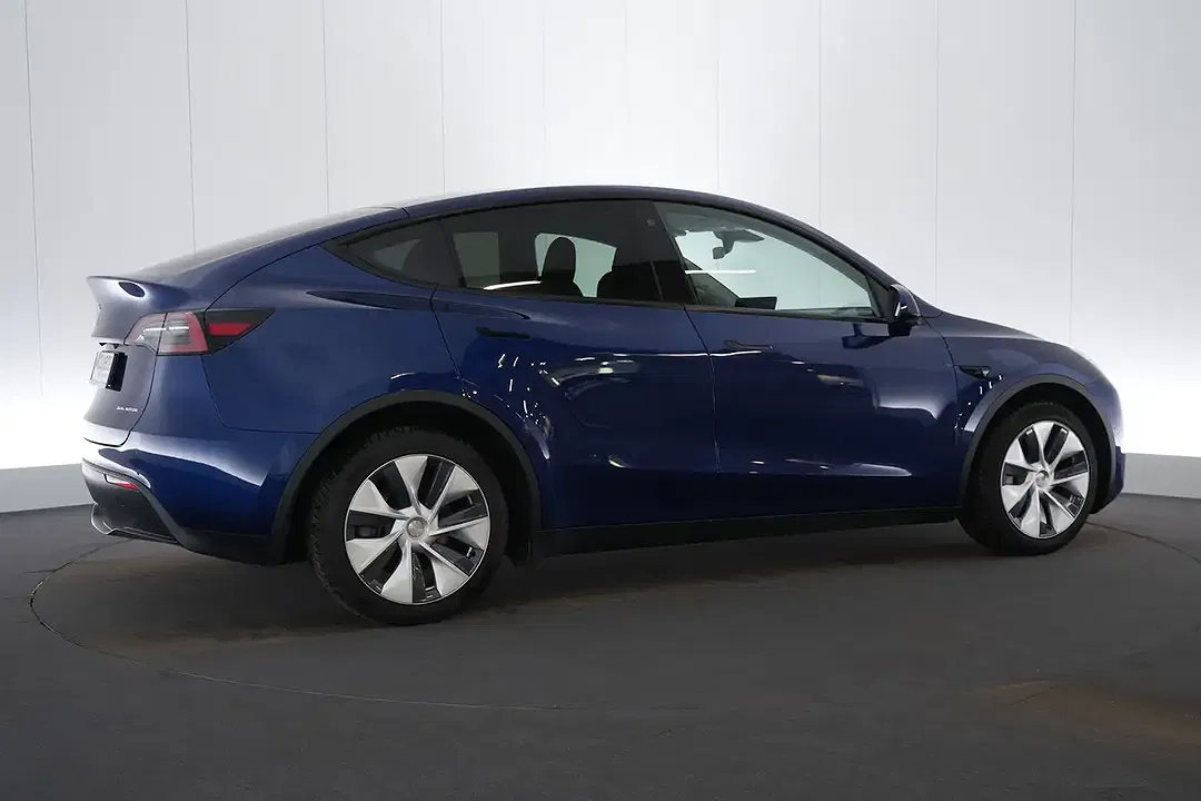 Tesla Model Y Dual Motor Long Range - Thumbnail 7