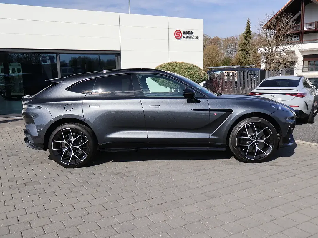 Aston Martin DBX S - Thumbnail 9