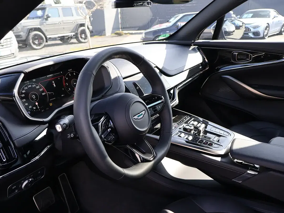 Aston Martin DBX S - Thumbnail 11