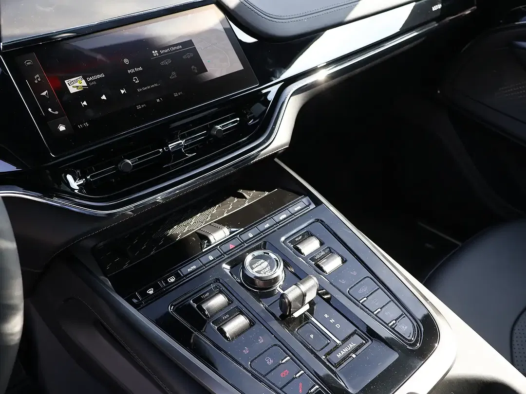 Aston Martin DBX S - Thumbnail 12