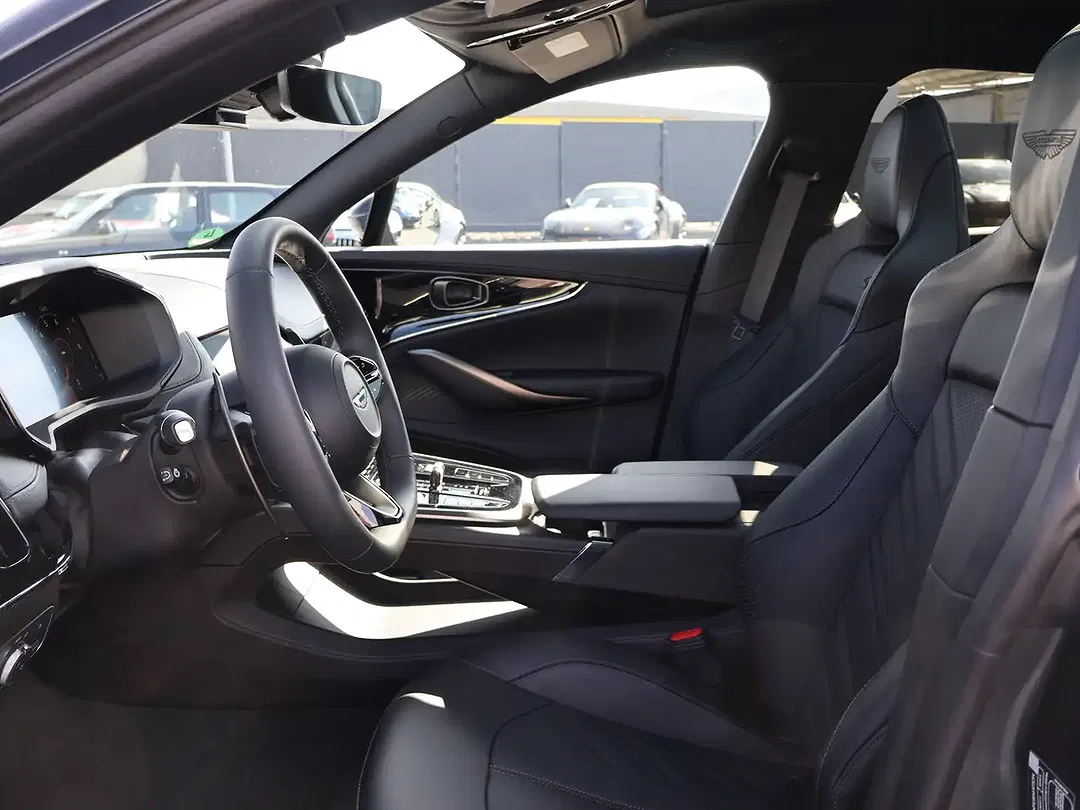 Aston Martin DBX S - Thumbnail 13