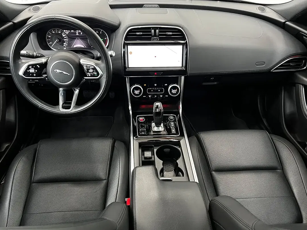 Jaguar XE 4x4 S - Thumbnail 10