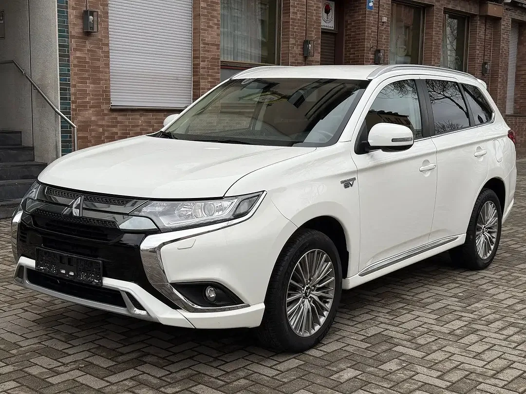 Mitsubishi Outlander PHEV 4WD - Afbeelding 1