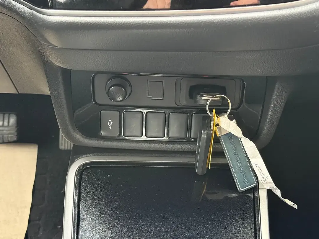 Mitsubishi Outlander PHEV 4WD - Thumbnail 12