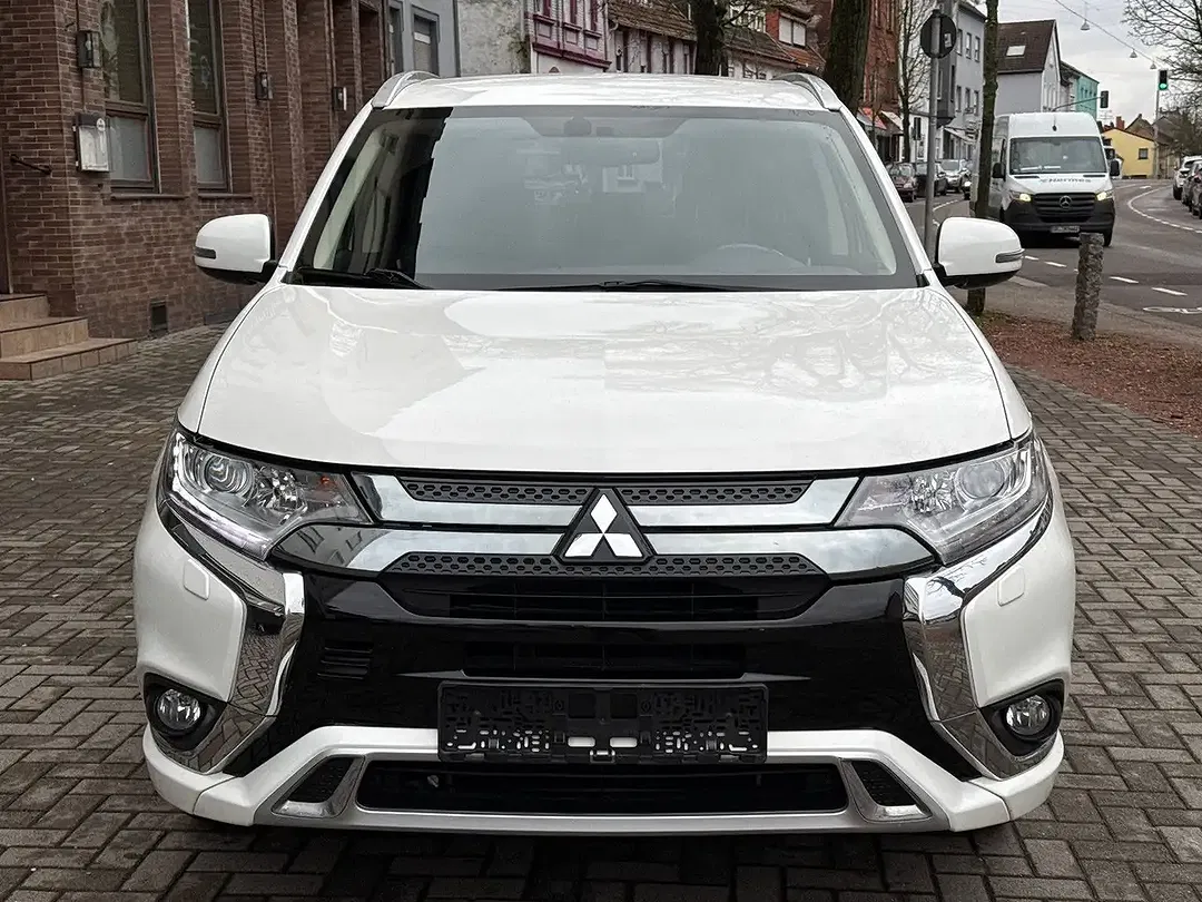 Mitsubishi Outlander PHEV 4WD - foto 2