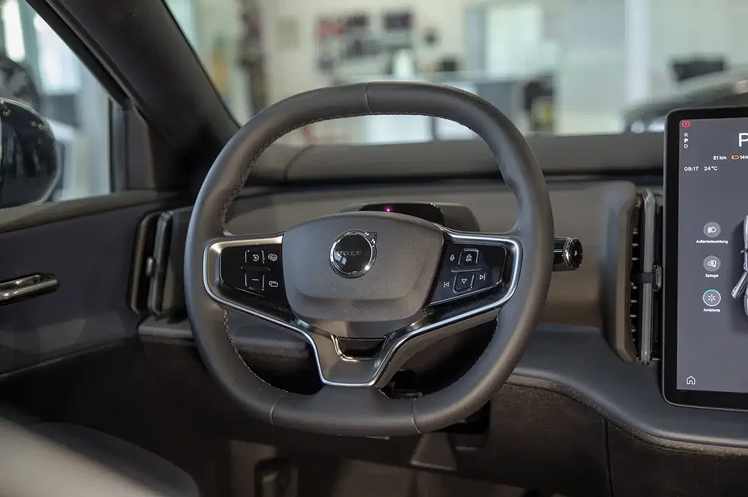 Volvo EX30 Extended Range Ultra Black Edition - Thumbnail 10