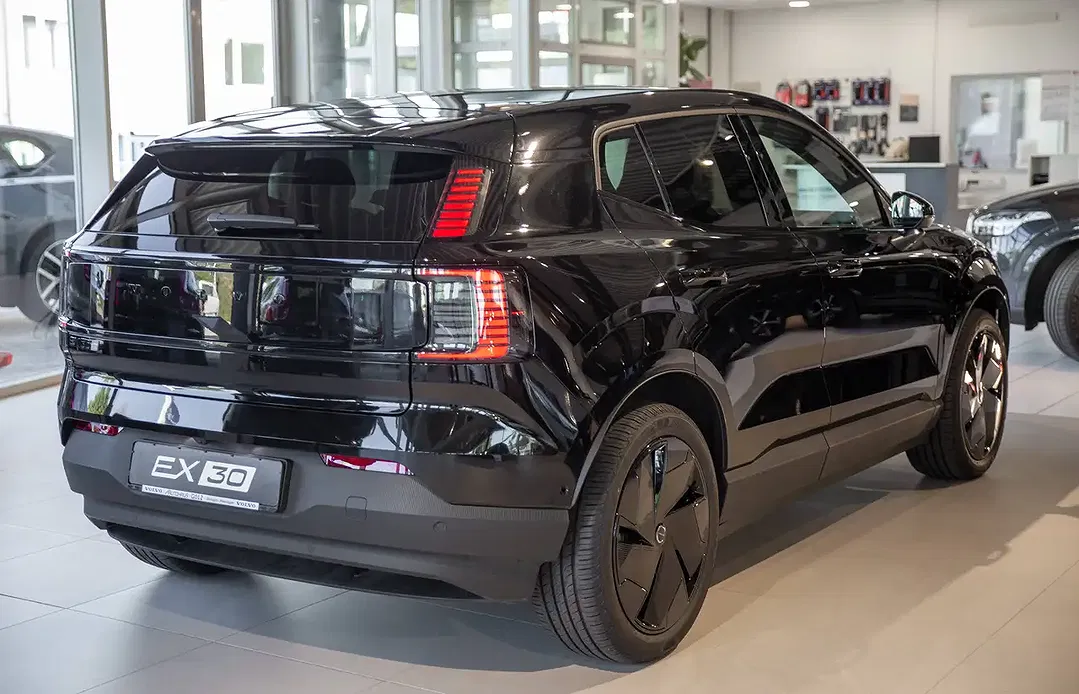 Volvo EX30 Extended Range Ultra Black Edition - foto 2