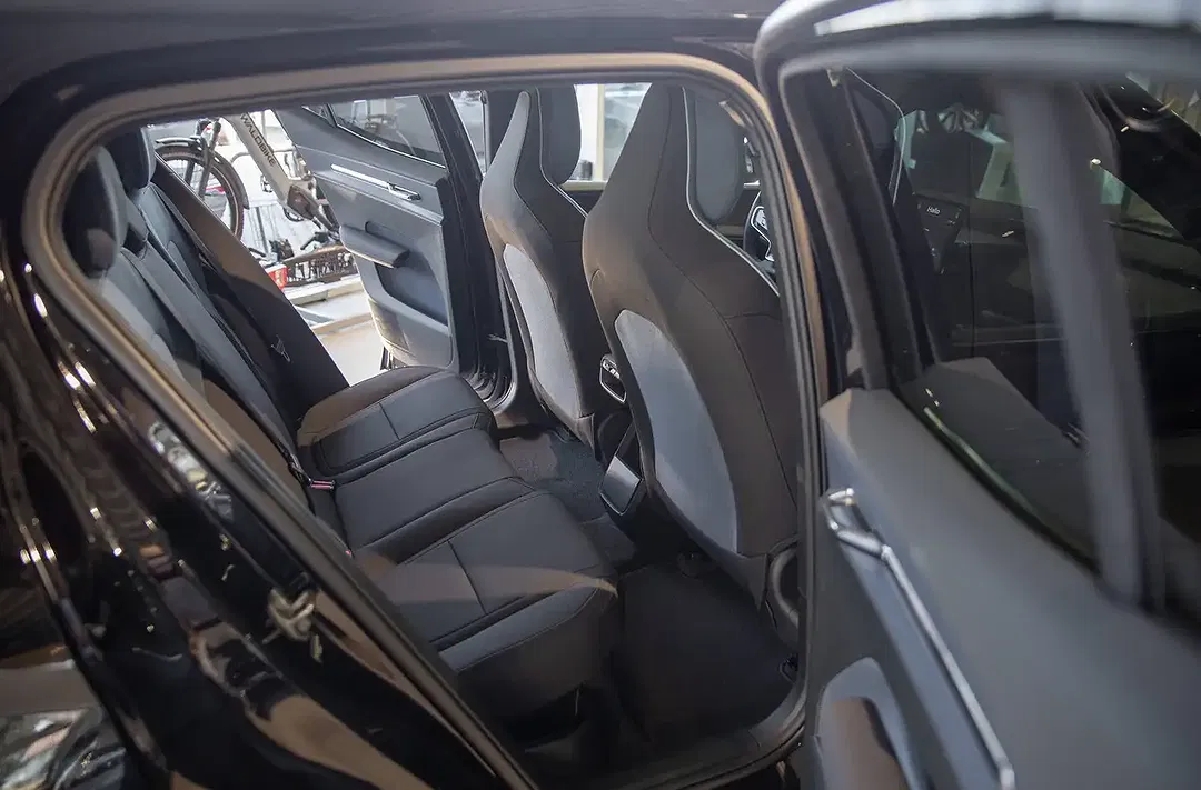 Volvo EX30 Extended Range Ultra Black Edition - Thumbnail 6