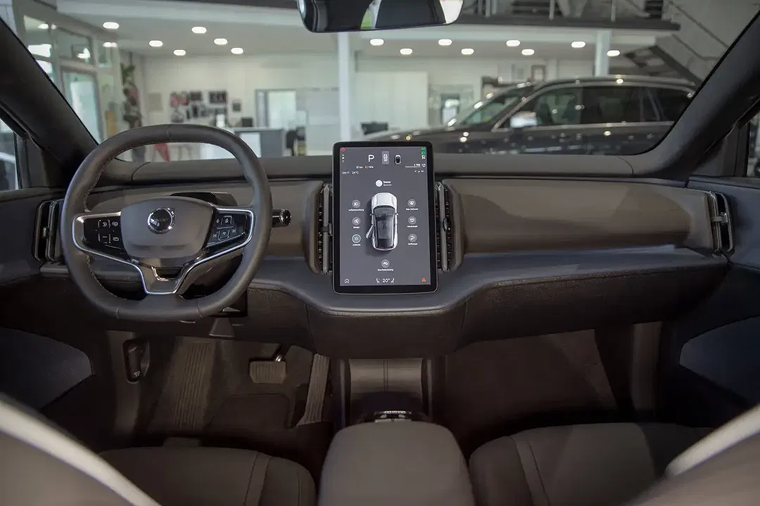 Volvo EX30 Extended Range Ultra Black Edition - Thumbnail 9