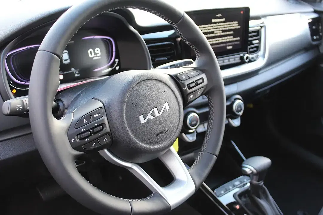 Kia Stonic AMT Spirit Comfort Plus - Thumbnail 11