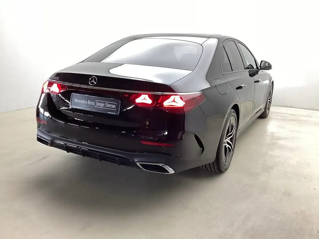 Mercedes-Benz E 200 AMG - Thumbnail 3