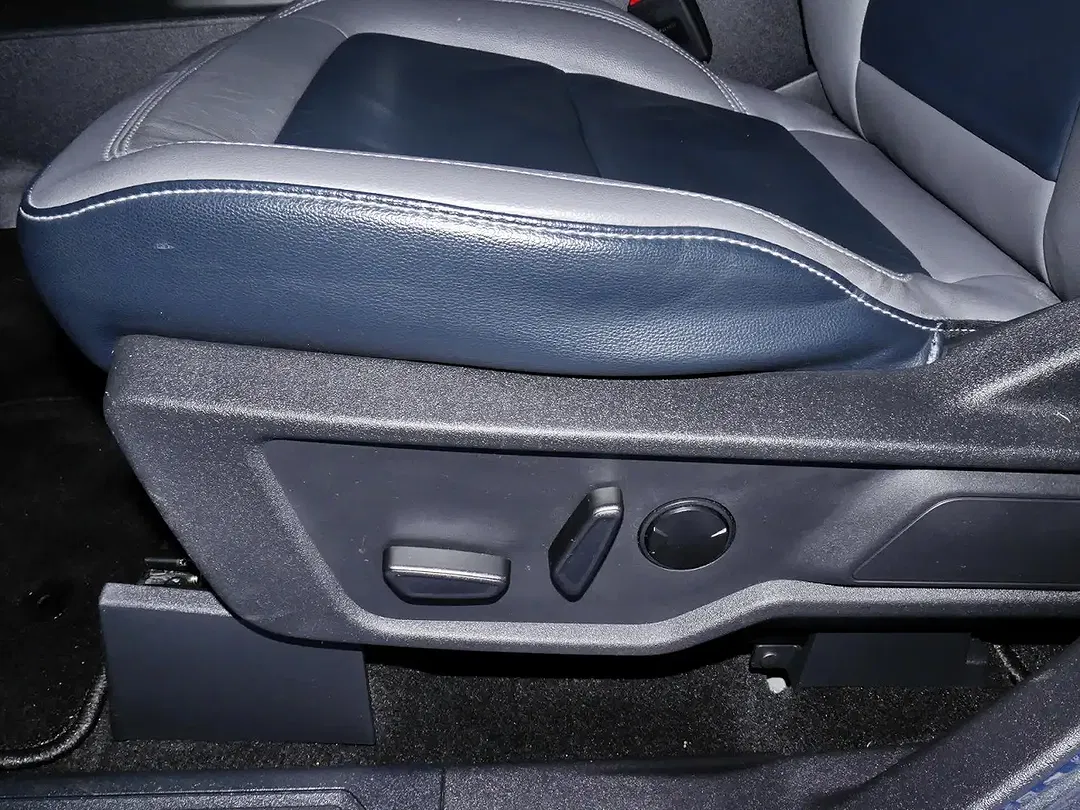 Ford Bronco - Thumbnail 12