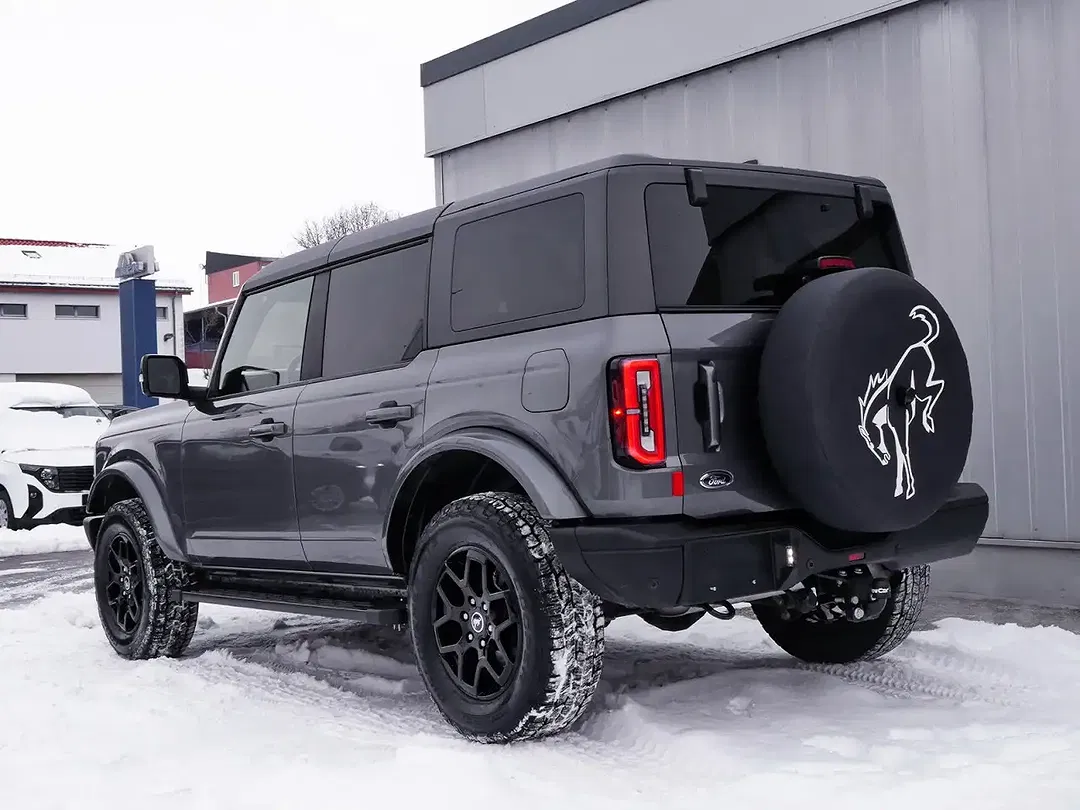 Ford Bronco - Thumbnail 3